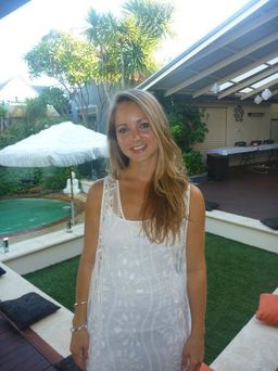 Rebecca Dewar avatar