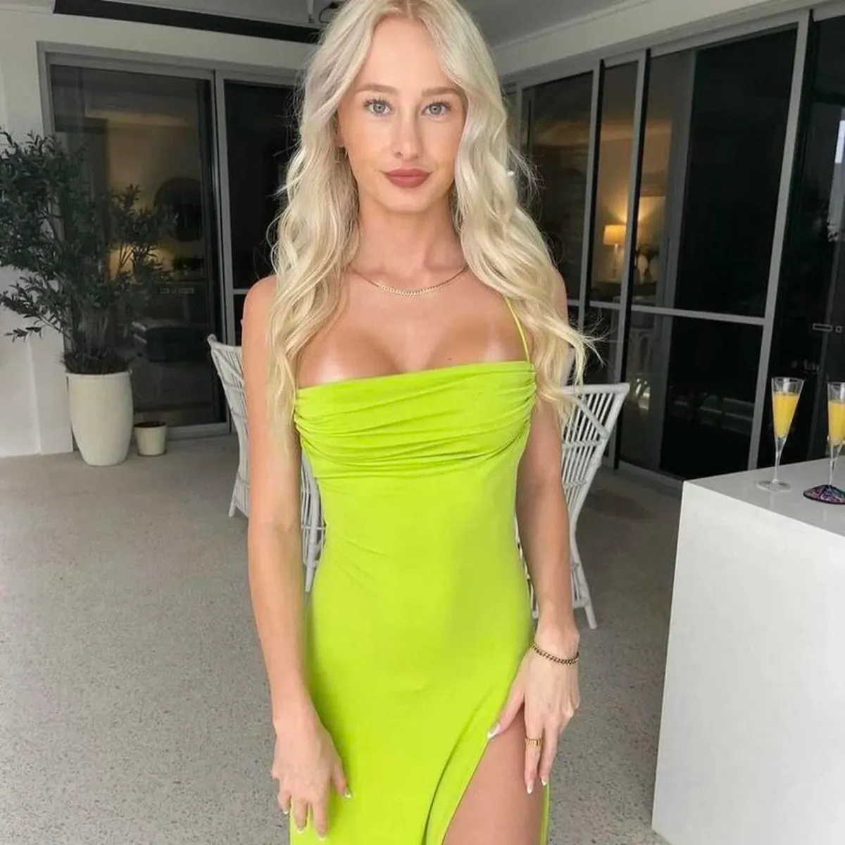 Melani The Label Marlo Gown in Green Size 6 - Image 4