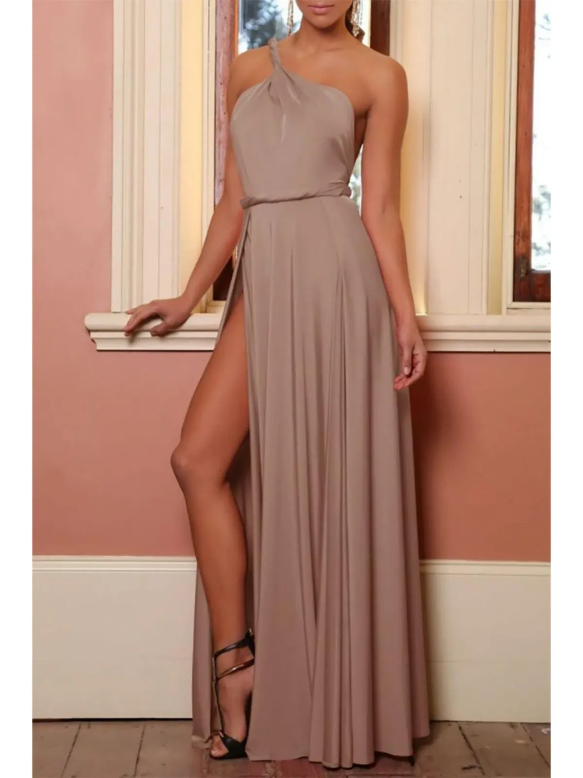 Abyss By Abby Vamp Gown in Gold Size AU 8 - Image 1