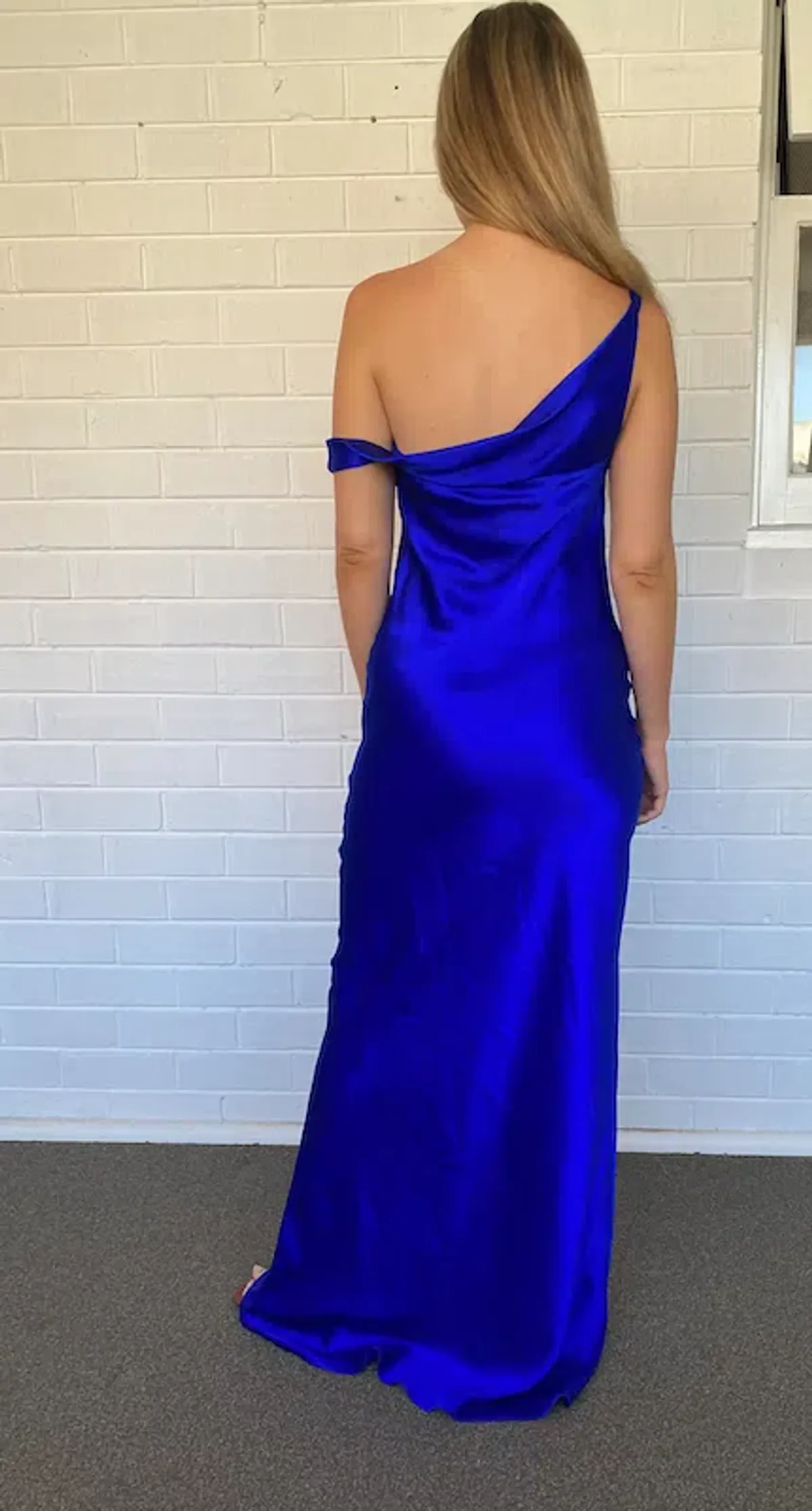 Natalie Rolt Monika Gown Electric Blue Size 10 - Image 4