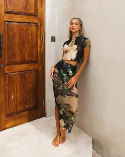 Isabelle Quinn Marilyn Key Hole Crop and Skirt Set Midnight Floral Size 8 for rent on The Volte - image 1