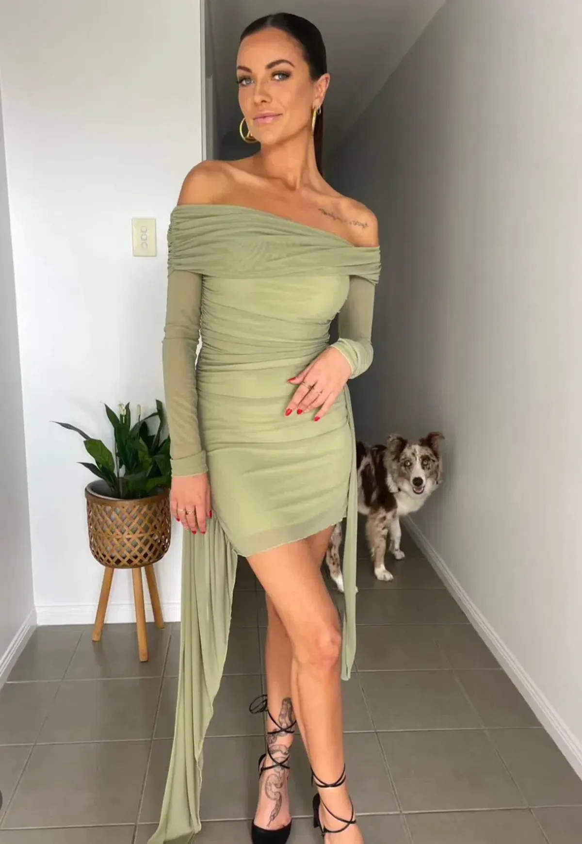 Benni Yasmin Off Shoulder Mini Dress Green Size S/Au 8  - Image 6