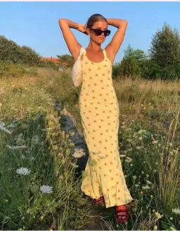 Realisation Par Allegra Maxi Dress Verona Floral Print Size XS / AU 6 for rent on The Volte - image 4