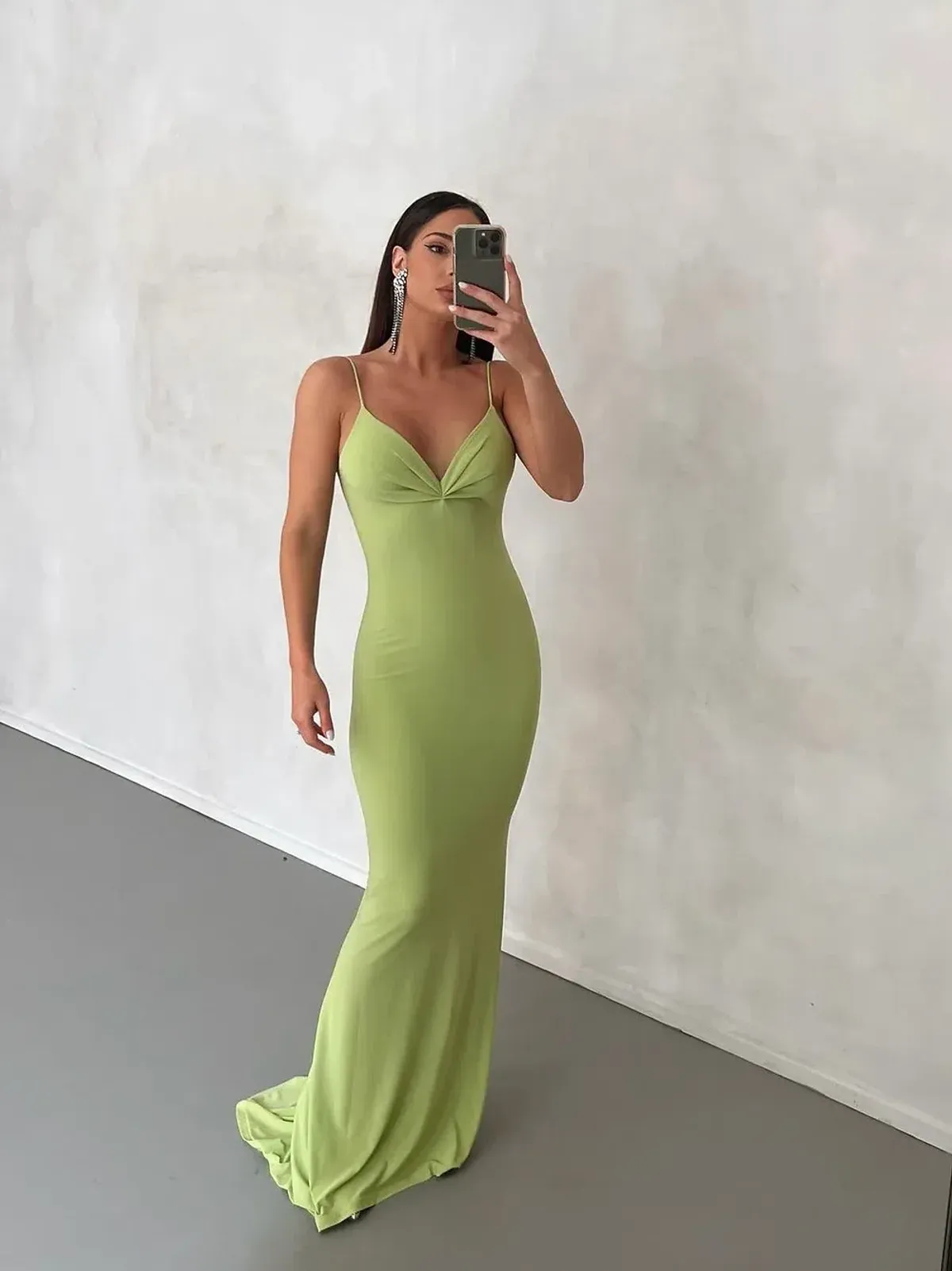 Melani Aleah Gown Lime Size M / AU 10 - Image 2