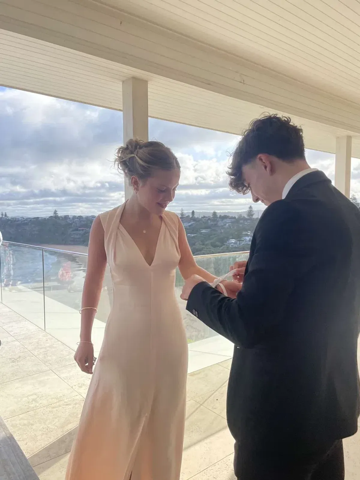 Reiss Lila Bridesmaid Twist Detail Midi Dress Nude Size XS / AU 6 - Image 7