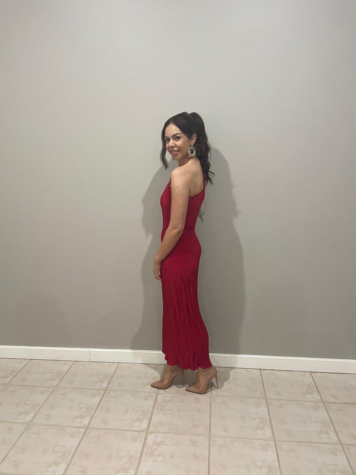 L’IDEE soirée pleaded one shoulder dress RED - Image 2