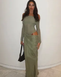 Benni Yasmin Off Shoulder Maxi Dress Pistachio Green Size 6 for rent on The Volte - image 3