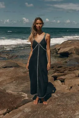 Dissh Bella Midi Dress Black Size 16 for rent on The Volte - image 2