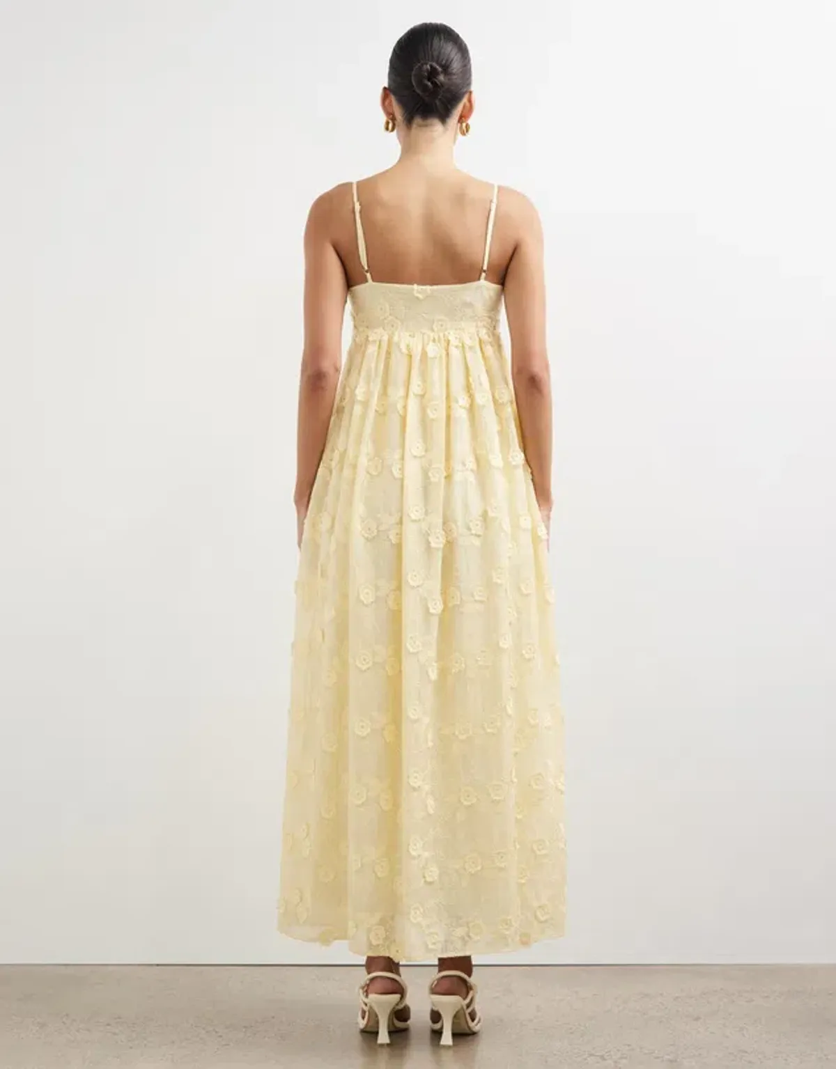 Minima Esenciales Tasnim Maxi Dress  Pastel Yellow  Size 8 - Image 2