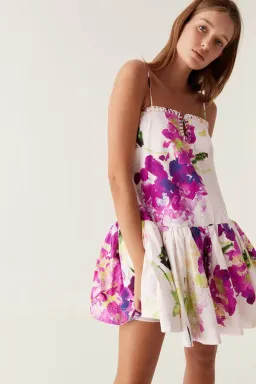 AJE Willow sweetheart mini wild hydrangea AU 6 for rent on The Volte - image 1