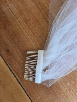 Monique Lhuillier Bridal Veil White for rent on The Volte - image 2