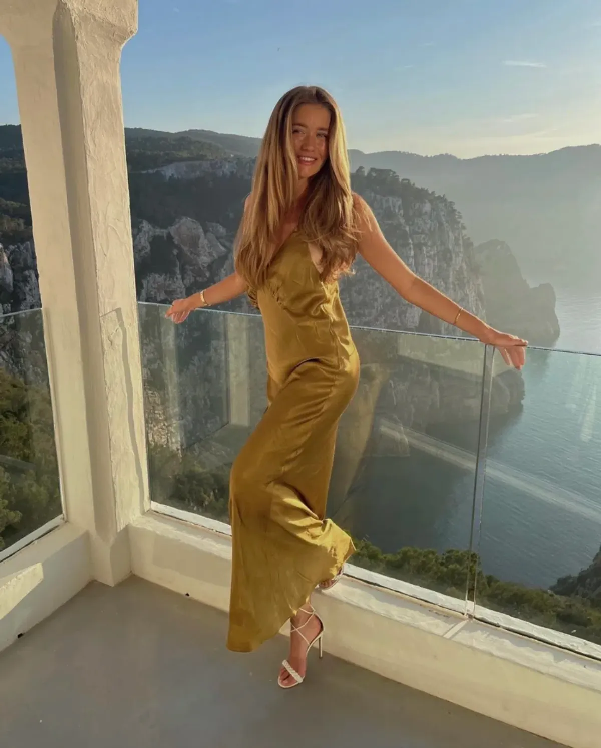 Shona Joy Giorgia Plunged Midi Dress in Olive Oil Size 10 - Image 2