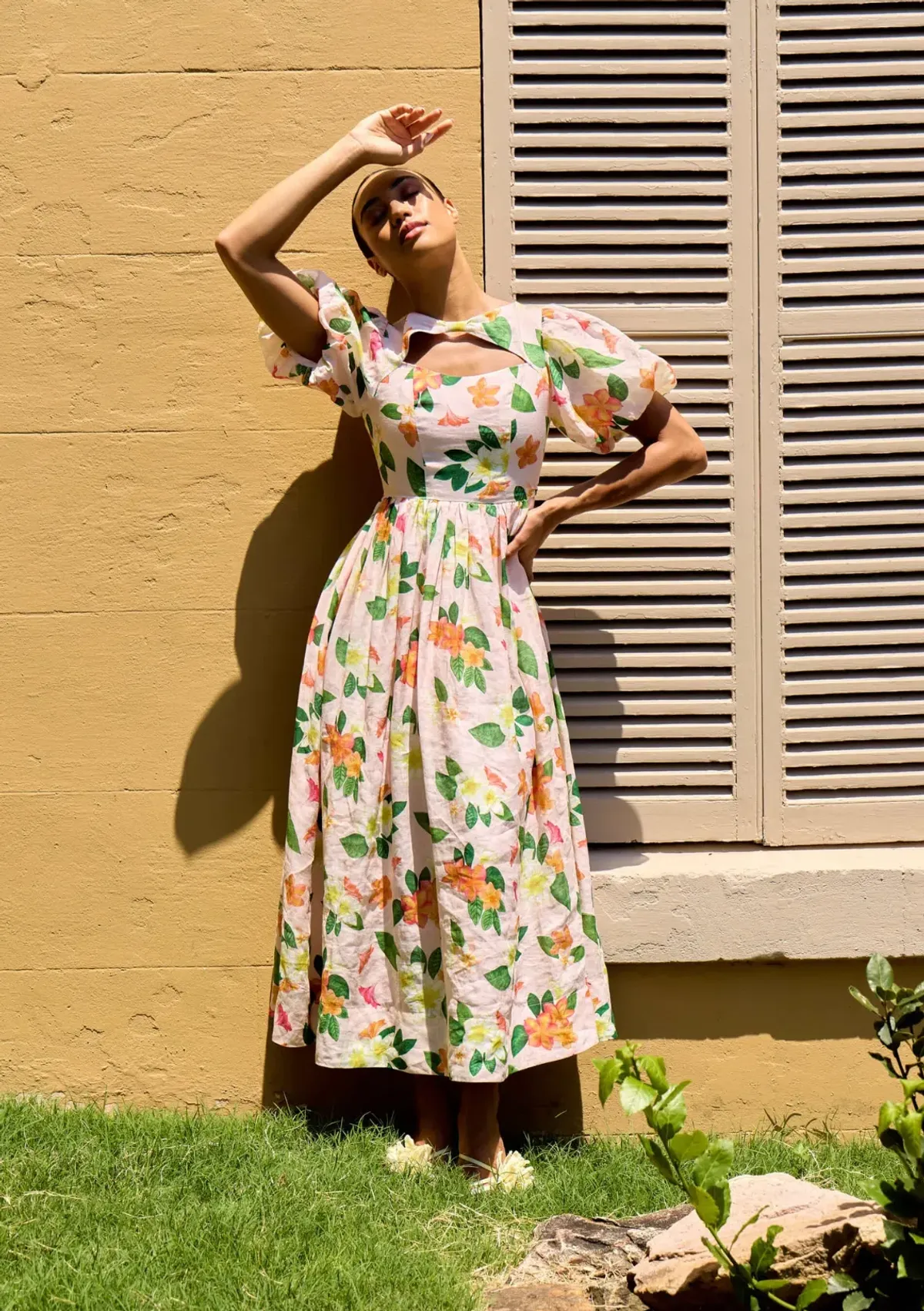 Isabella Longinnou Frangipani Puff Sleeve Midi Dress Print Size 14 - Image 1