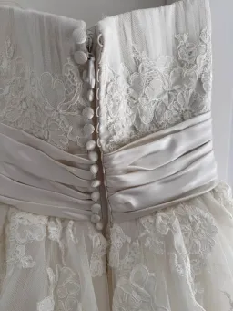 Pronovias Bridal size 10 for rent on The Volte - image 6