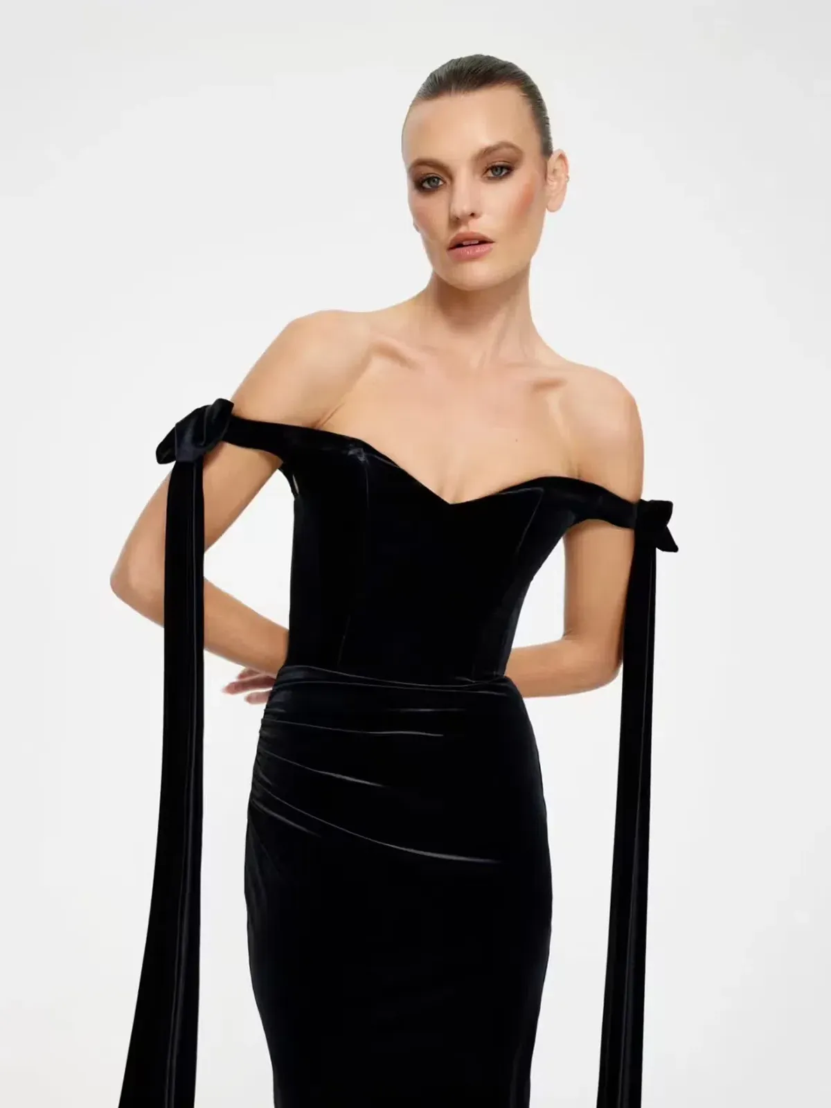 Effie Kats Ginger Gown in Black Velvet Size 10  - Image 2