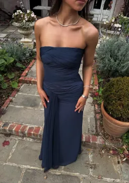 Vintage Vera Wang Gown in French Navy Size 8 for rent on The Volte - image 3