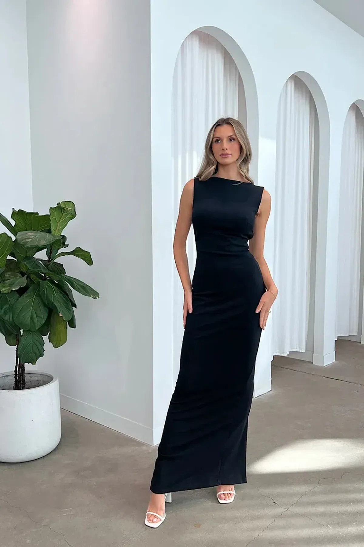 Effie Kats Verona Maxi Gown in Black Size AU 6 - Image 1