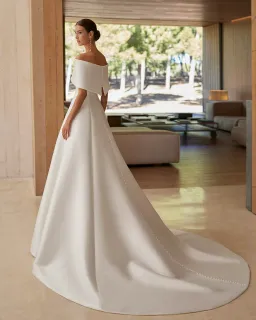 Rosa Clara Model Wedding dress  for rent on The Volte - image 2