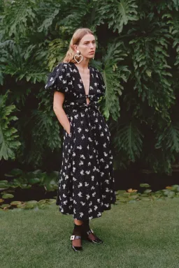 Lovaan Devon Dress Vintage Rose Black Size 12 for rent on The Volte - image 5