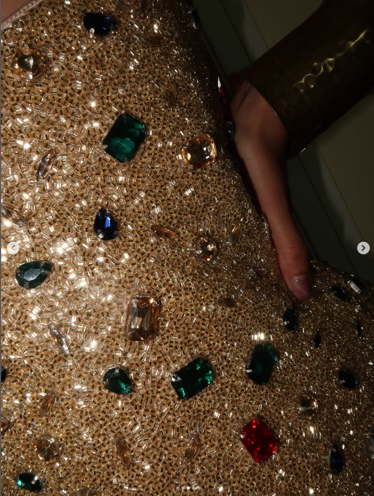 Hand-embroidered custom Sultana corset - Image 6