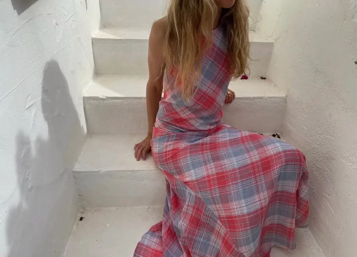 Kapsul Valen Dress in Red - Image 3