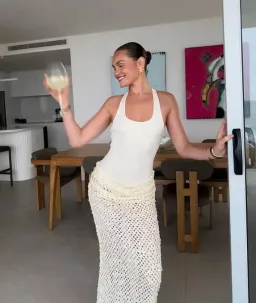 BENNI. Ariel Maxi Shell Size 10/AU M for rent on The Volte - image 2