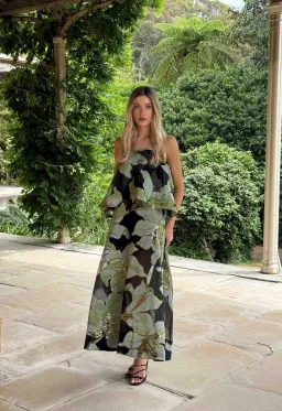 Elliatt Elysia Tiered Gown in Black/Green Floral / Size 14 for rent on The Volte - image 4
