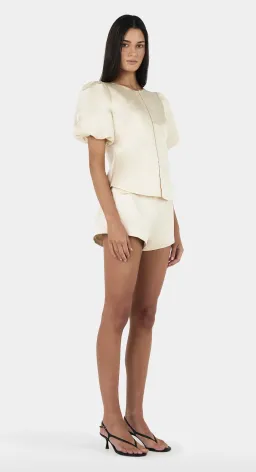 Hansen & Gretel Pearl Set for rent on The Volte - image 3