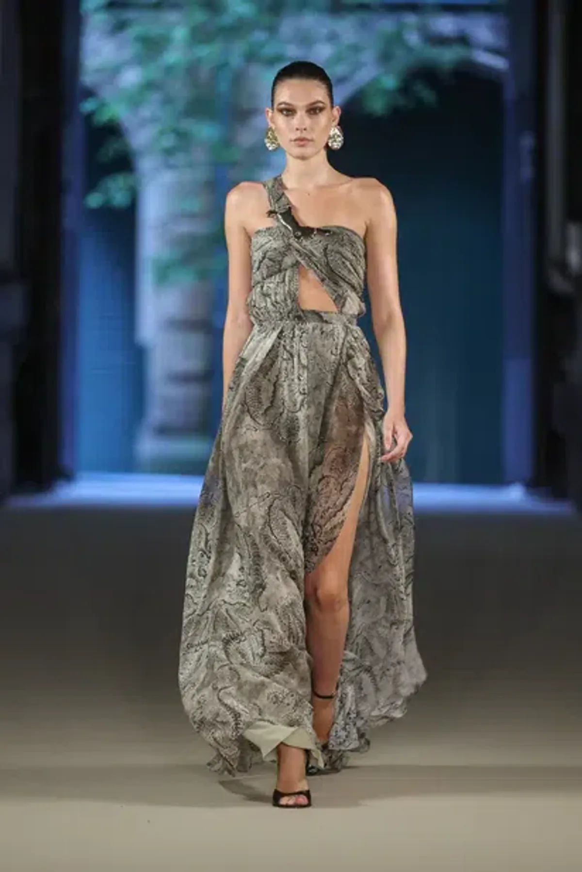 Carla Zampatti Size 12 Lindy Lee Moss Fierce Dragon Silk Button Gown - Image 1