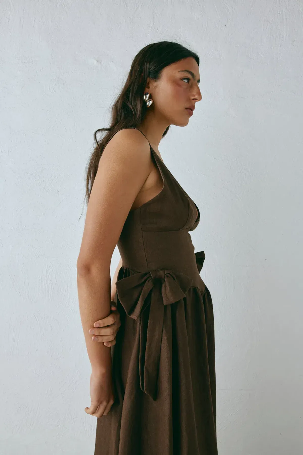 Daphne Linen Midi Dress Chocolate - Image 3