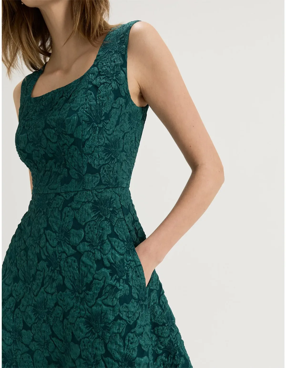 Review Azalea Midi Dress Green Size 12 - Image 2