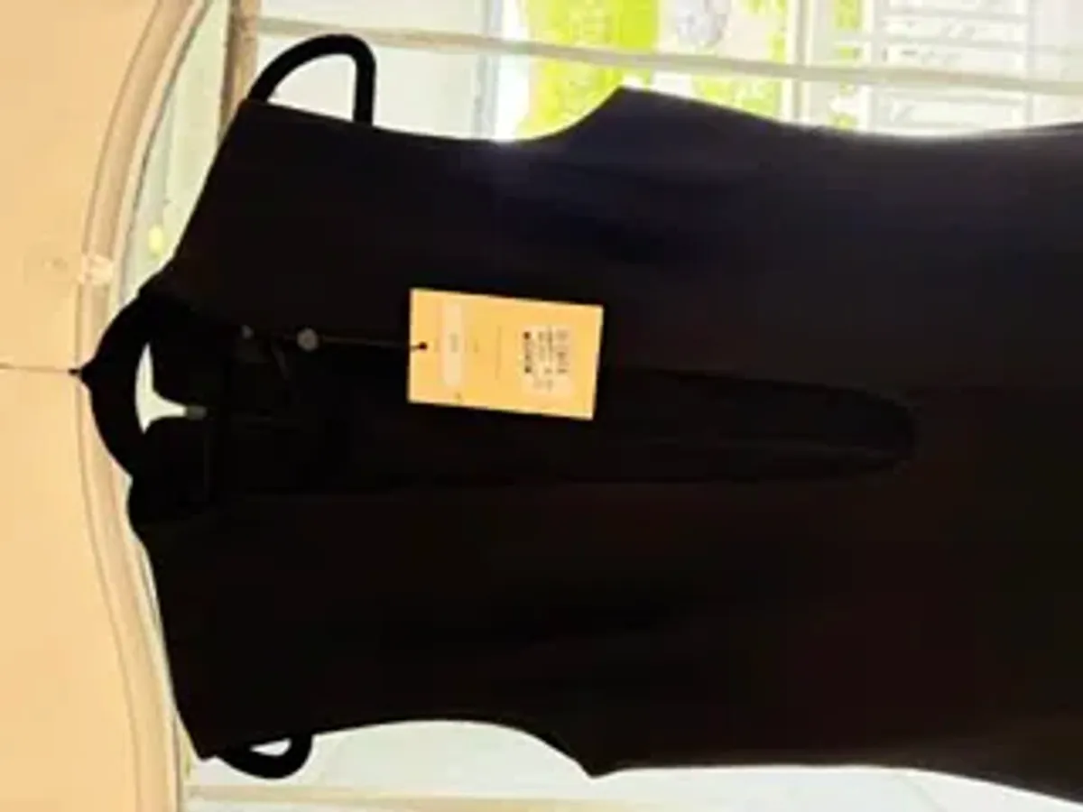 Carla Zampatti Castro Black Plunge Gown - Size 6 - Image 4