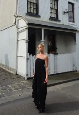 L’idee Faire Gown - Noir - Size 6 for rent on The Volte - image 1