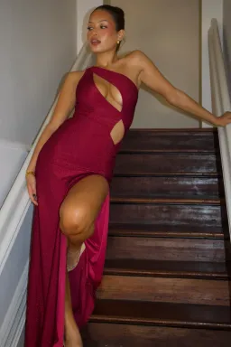 Deconduarte Isola Maxi Wine Premium Glitter Size XS for rent on The Volte - image 2