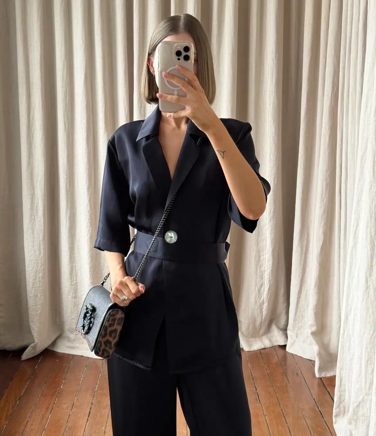 CHRISTIAN LOUBOUTIN LOUBI54 CLUTCH CROSSBODY BAG HANDBAG  - Image 3