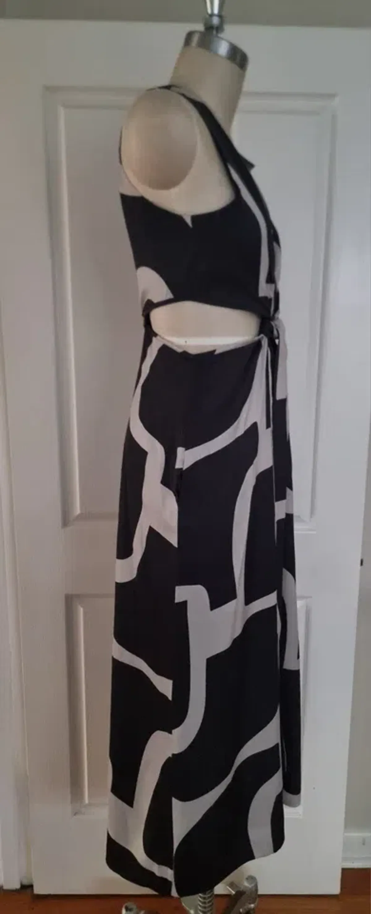 COUNTRY ROAD Print Column Maxi Dress in Stone Geo Print Size 12 - - Black & Stone Golden Brown - Image 7