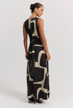 COUNTRY ROAD Print Column Maxi Dress in Stone Geo Print Size 12 - - Black & Stone Golden Brown for rent on The Volte - image 4