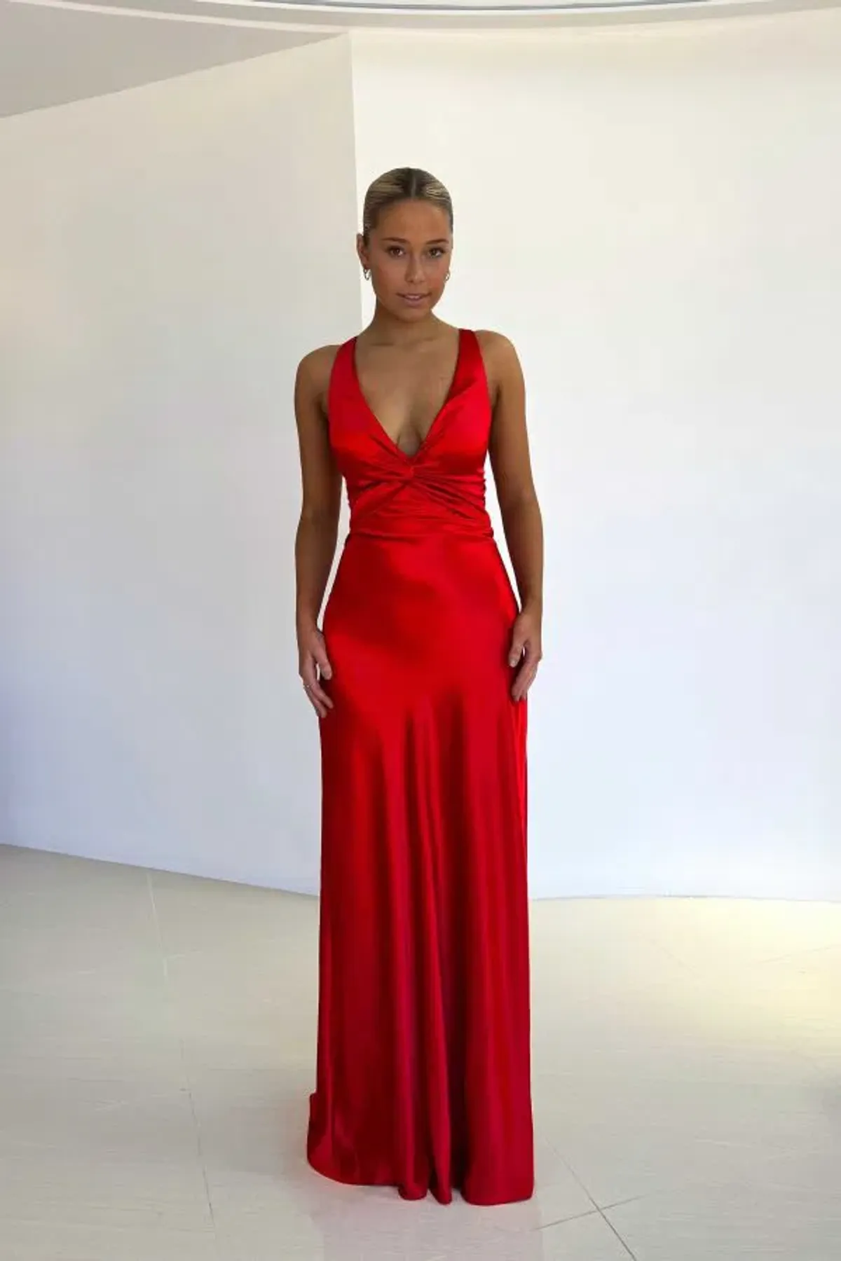 Ruth Tarvydas Goddess Gown in Bright Red Size AU6 - Image 2