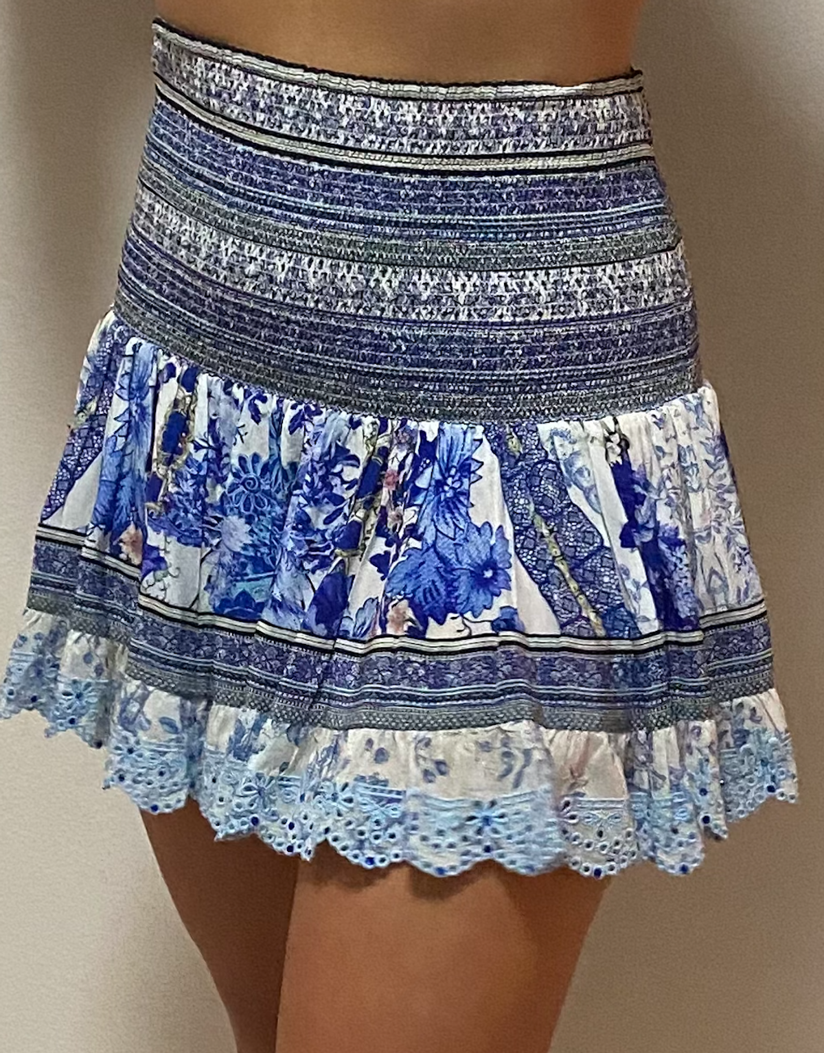 Camilia Short Shirred Skirt Print Size 8 - Image 1