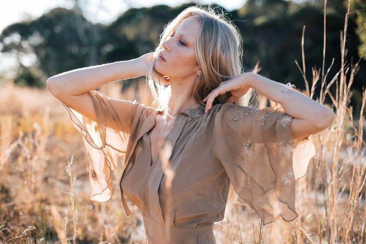 Chasing Unicorns Lucy in the Sky Cape Sleeve Dress Brown Size 8  - Image 3