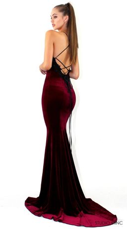 Studio Minc Burgandy Promise  for rent on The Volte - image 2