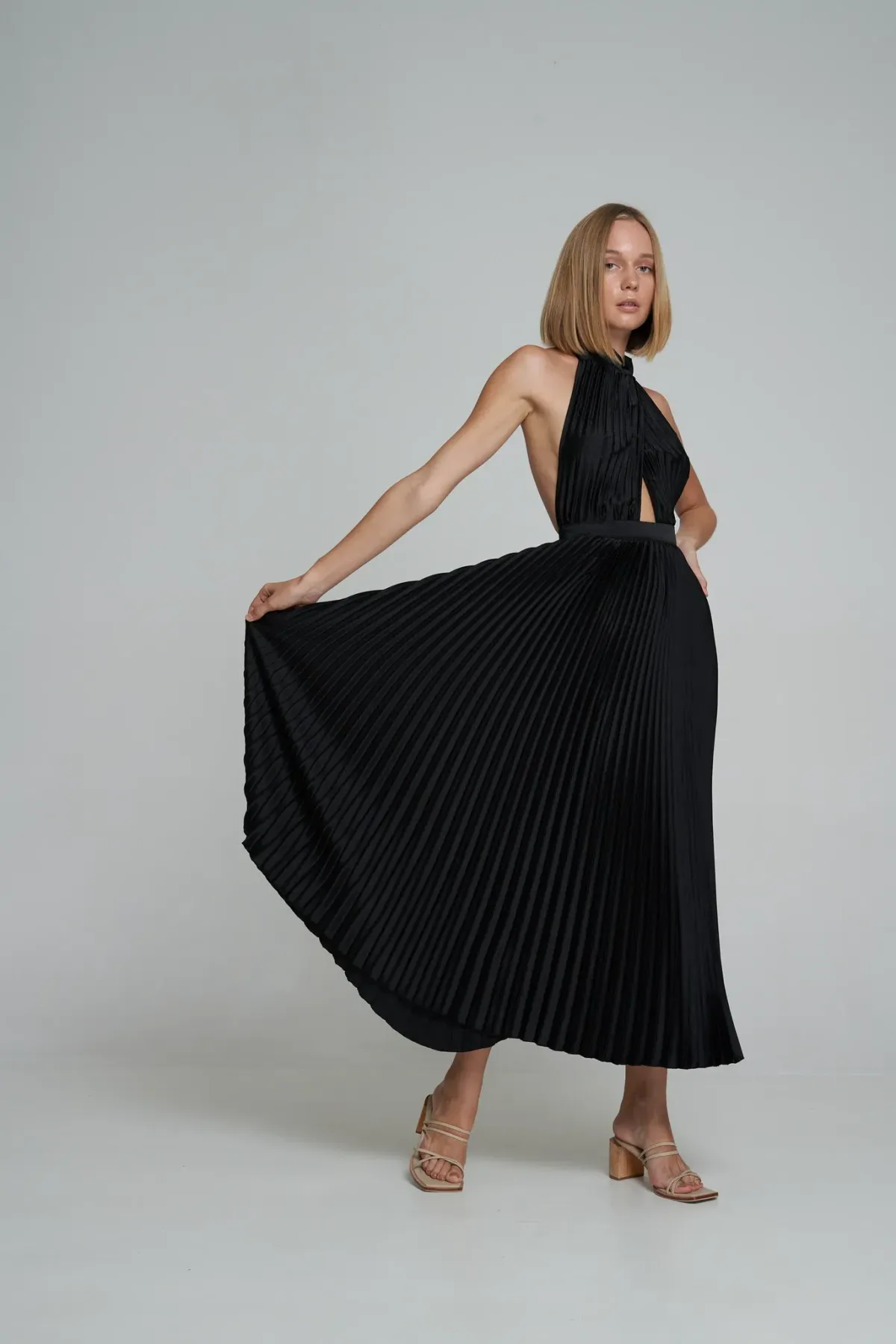 L'Idee Renaissance Gown Noir Size 10 - Image 2