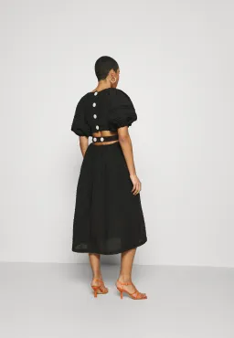 C/MEO Disperse Short Sleeve Dress Black Size 6 for rent on The Volte - image 2