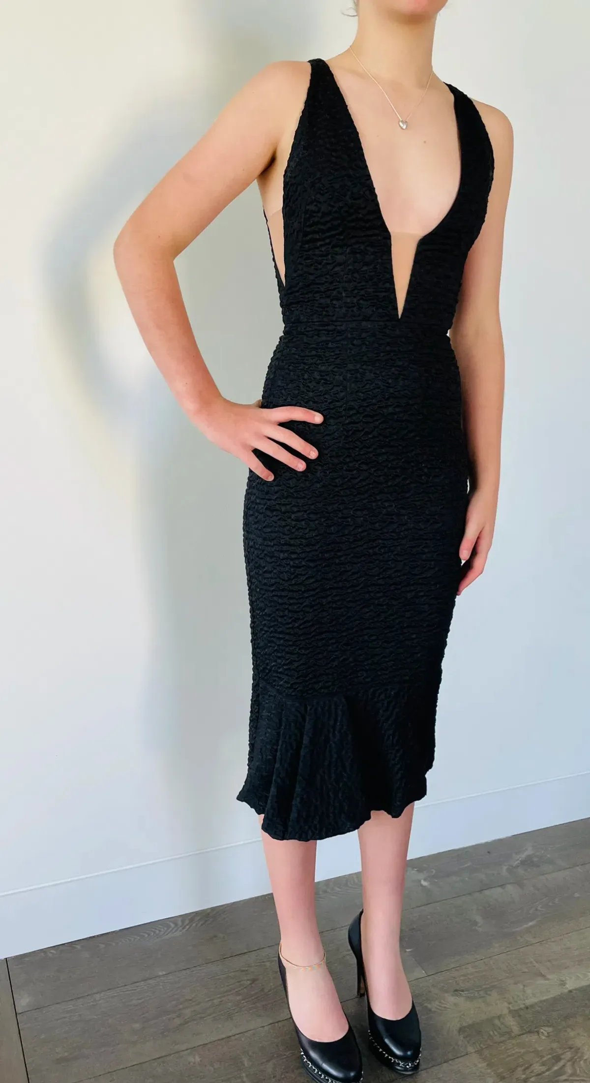 Alex Perry Plunge V Neck Midi Dress Black Size 6 - Image 1