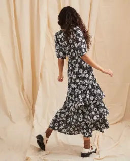 Nice Martin Ronnie Tiered Dress in Daisy Print Size 8 for rent on The Volte - image 1