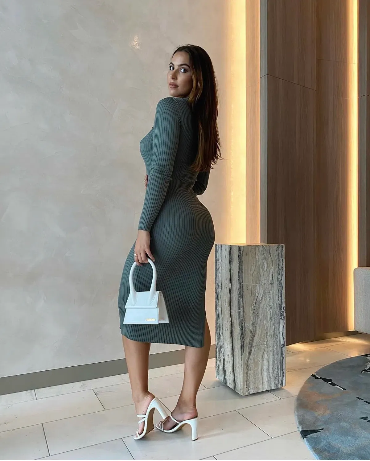 Jacquemus Le Chiquito Moyen Bag White - Image 10