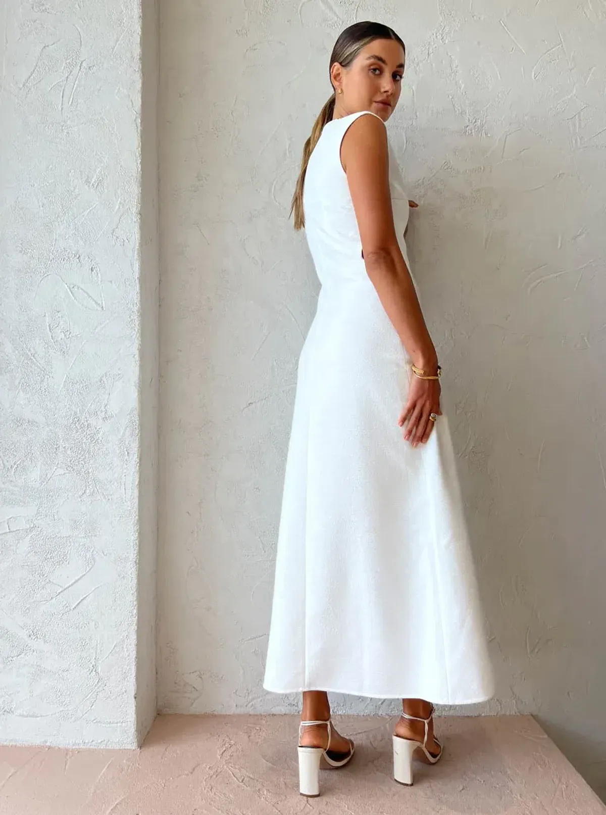 Camilla & Marc Hoxton Sleeveless Dress in Cream Size 6 - Image 6