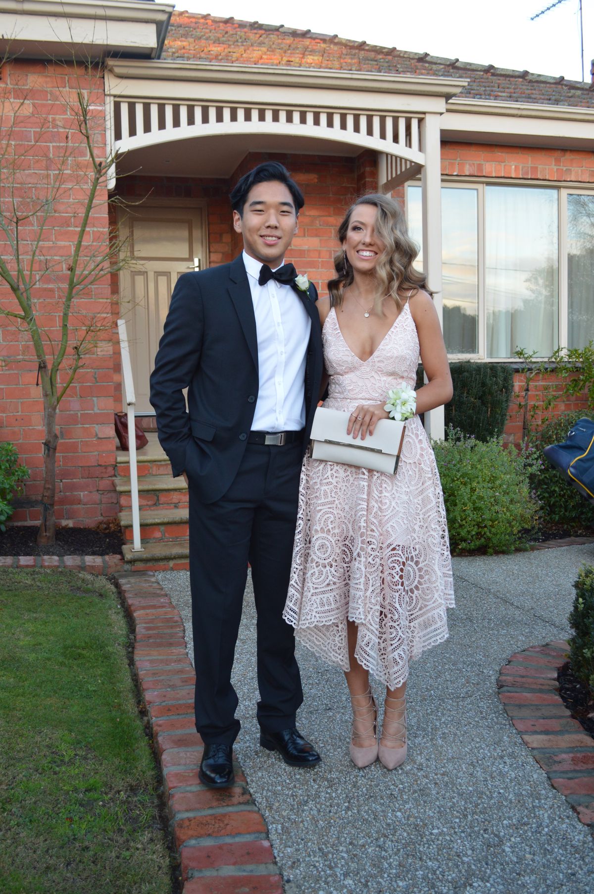 Nicholas Lace V Neck Ball Dress Antique Pink Size 6 - Image 3