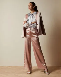 Ted Baker Mirta Floral Pussy Bow Blouse in Ivory Print in Size 2/AU 10 for rent on The Volte - image 5