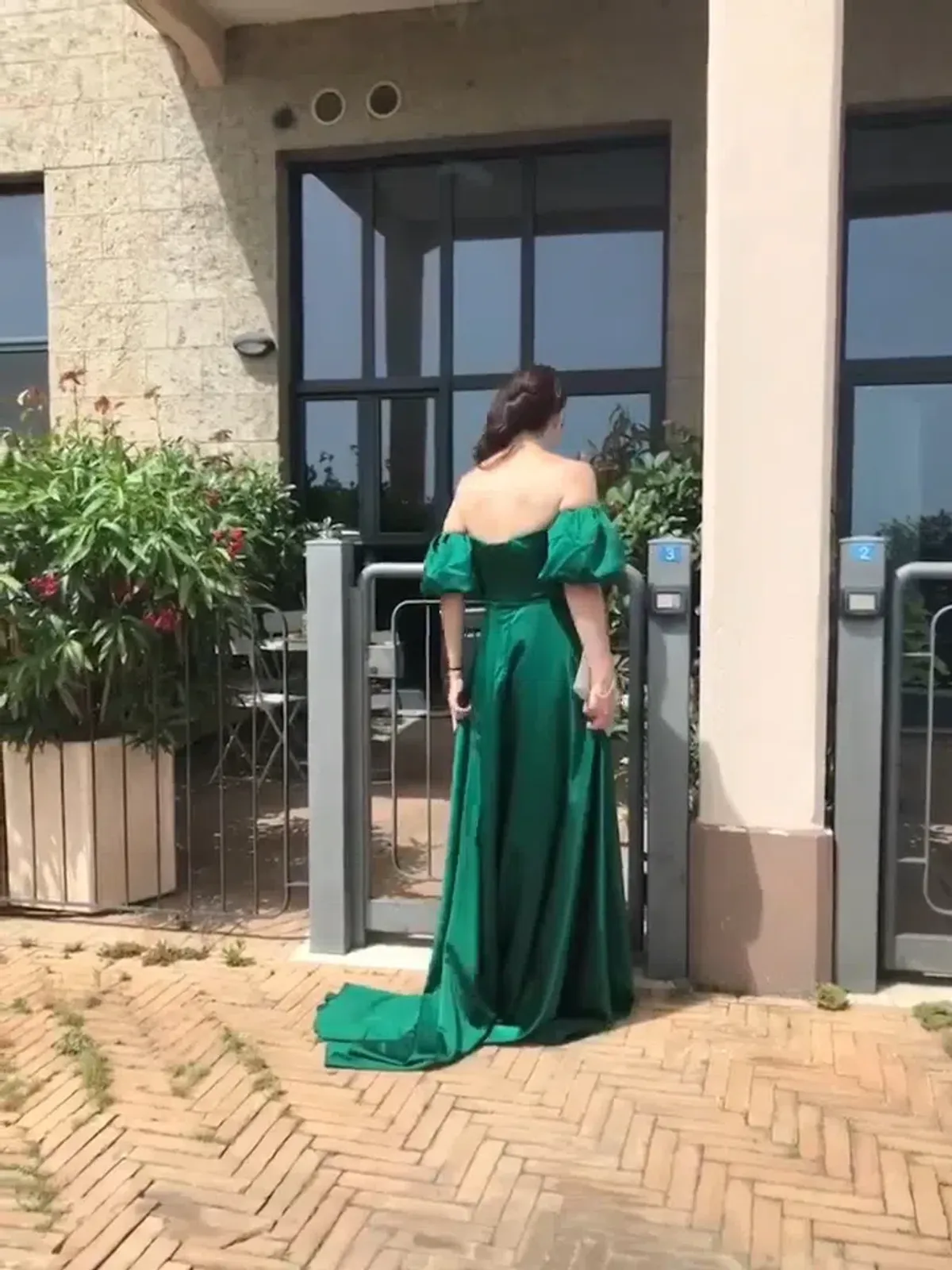 Sherri Hill 55253 Long Gown Emerald Size 10 - Image 3